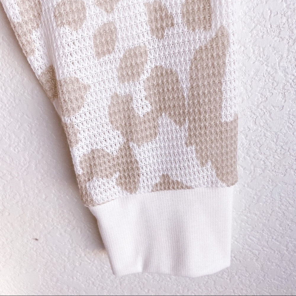 HONEYME Leopard Print Knit Long Sleeve Top - Picture 11 of 11